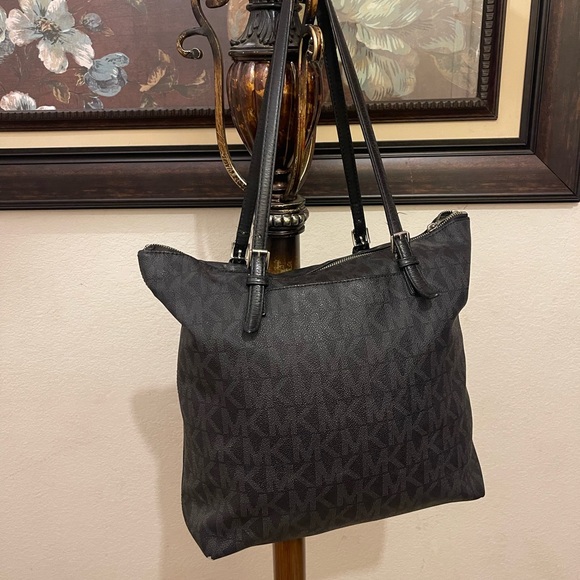 Michael Kors Black Tote Bag. Please read Description Notes - Picture 3 of 16